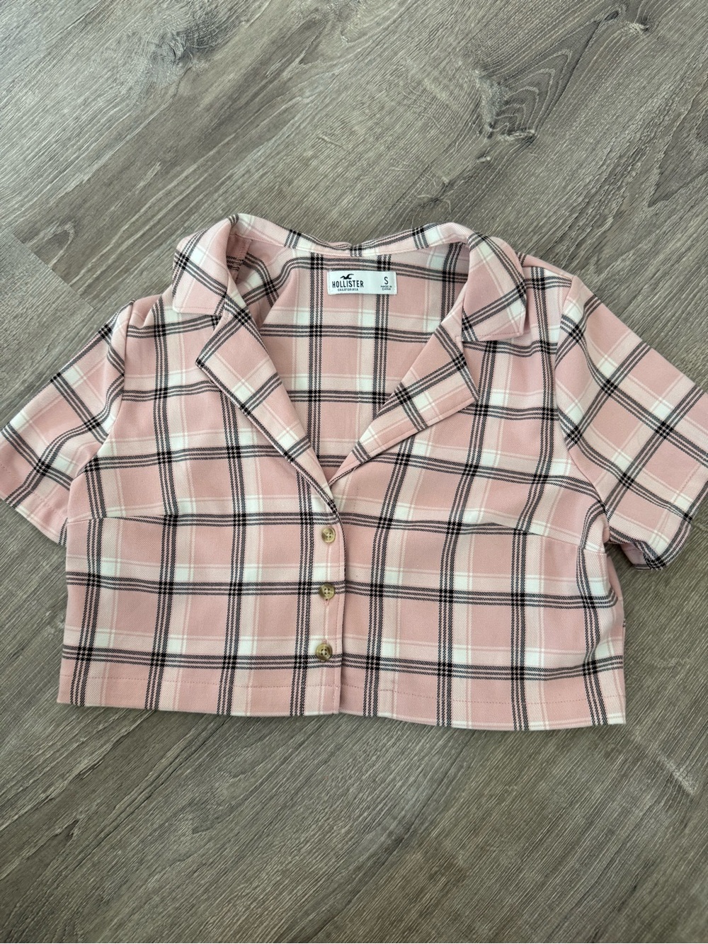 Hollister Pink Plaid Short-Sleeve Cropped Button-Up